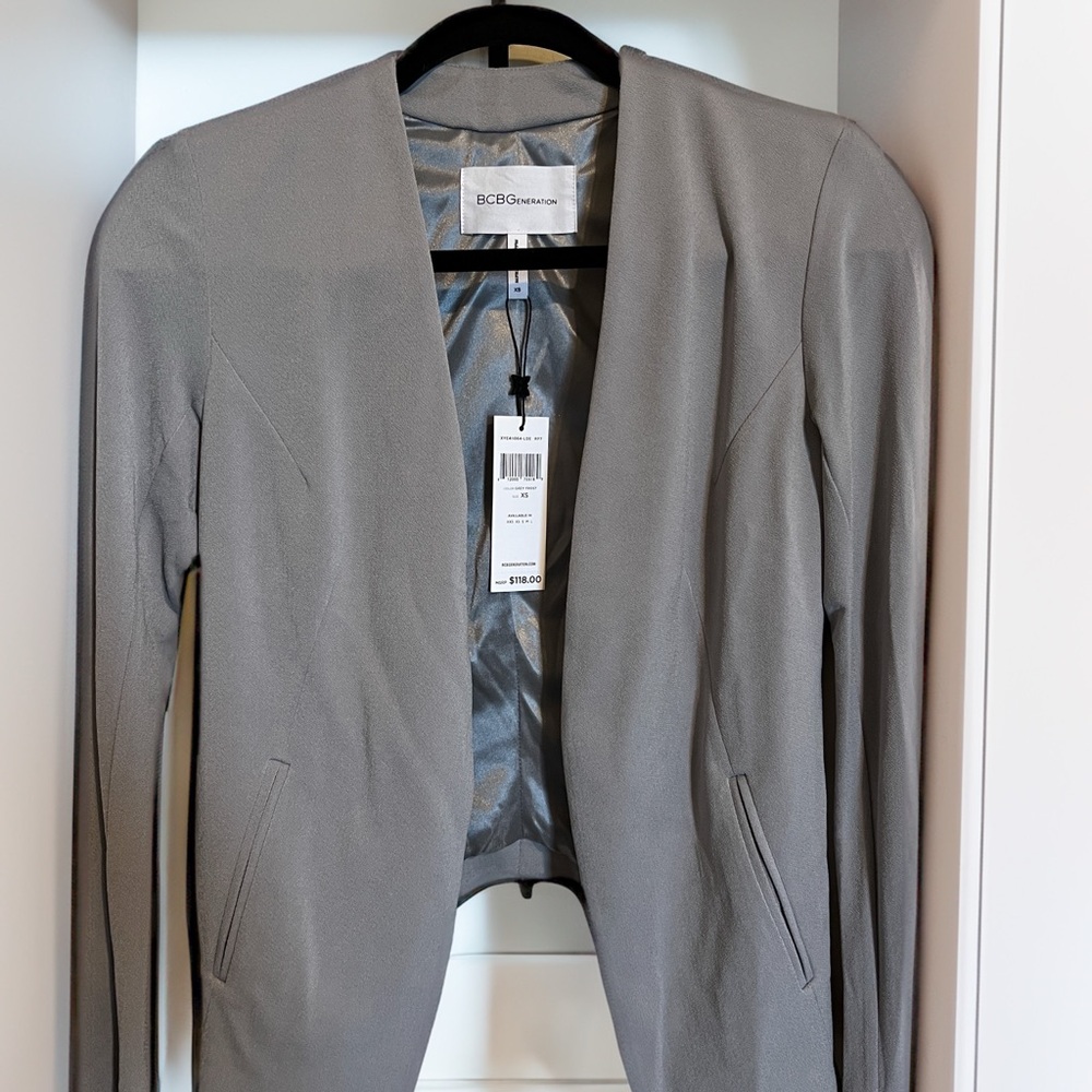 BCBGMaxAzria Women's Elegant Gray Blazer Teens workwear or to elevate an outfit